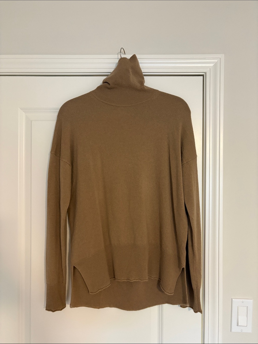 Theory Cashmere Camel Brown Turtleneck Sweater